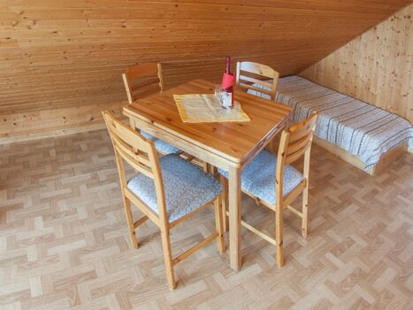 Hier wird gespeist - dahinter die dritte Übernachtungsmöglichkeit