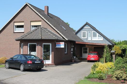 Haus Strebel - rechts ihr Carport und die Einliegerwohnung