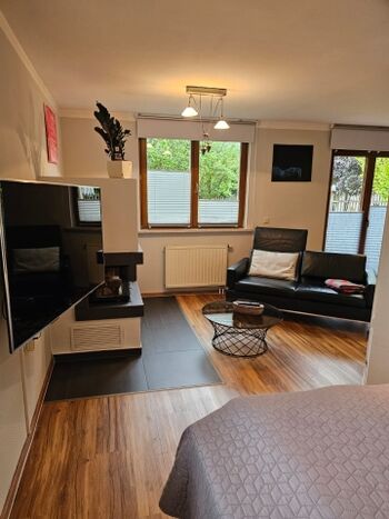 Sitzecke mit Kamin und TV