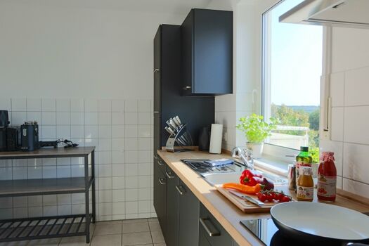 Genieße den Ausblick auf den Arnsberger Wald, selbst beim Kochen