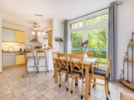 Im Ferienhaus Rügenbrise auf Zudar - gemütlicher Essbereich