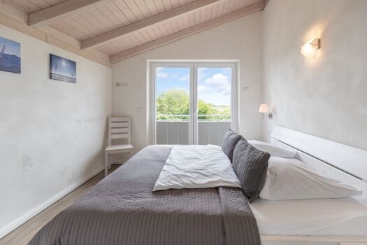 Schlafzimmer mit Doppelbett- 1