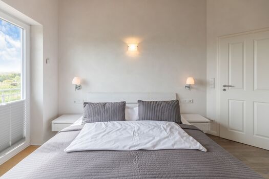 Schlafzimmer mit Doppelbett- 2