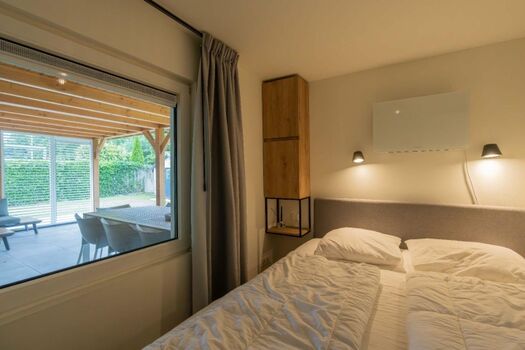 Schlafzimmer 1 mit Doppelbett (160x200)