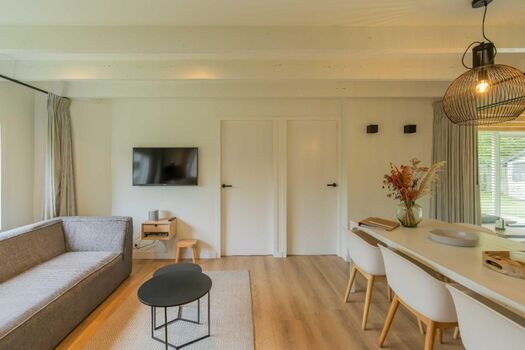 Das Wohnzimmer mit Essbereich und Sitzecke