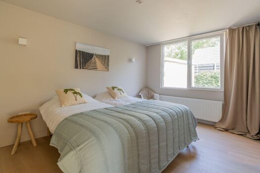 Schlafzimmer 2 mit 2 Einzel-Boxspringbetten (90x200)