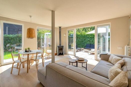 Das sehr geschmackvoll eingerichtete Wohnzimmer