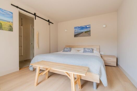 Schlafzimmer 1 mit Doppelbett (180x200)