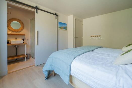 Schlafzimmer 2 mit 2 Einzel-Boxspringbetten (90x200)