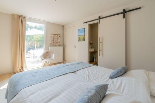 Schlafzimmer 1 mit Doppelbett (180x200)