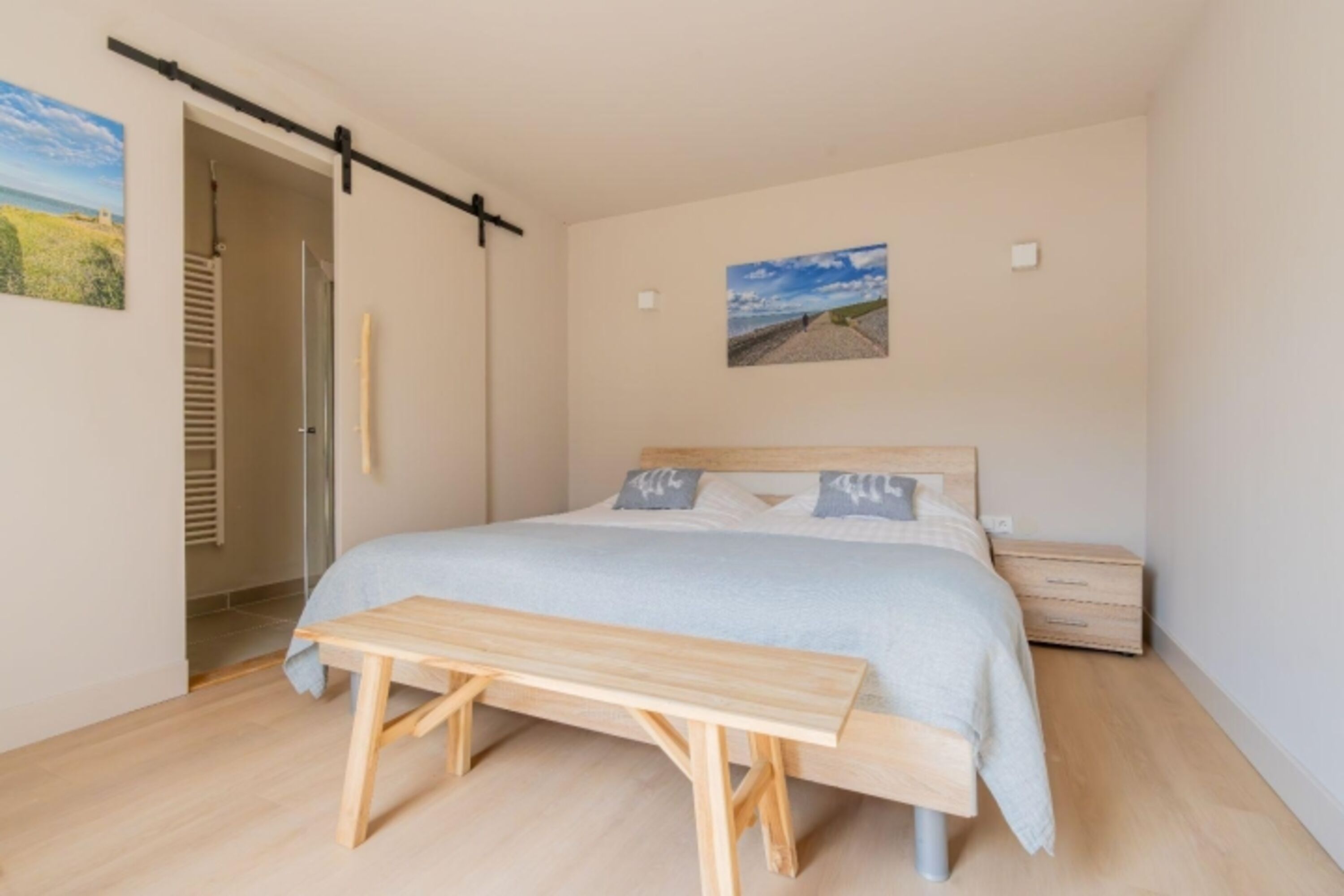 Schlafzimmer 1 mit Doppelbett (180x200)