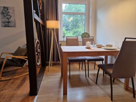 Blick zum Eßtisch von der Küche