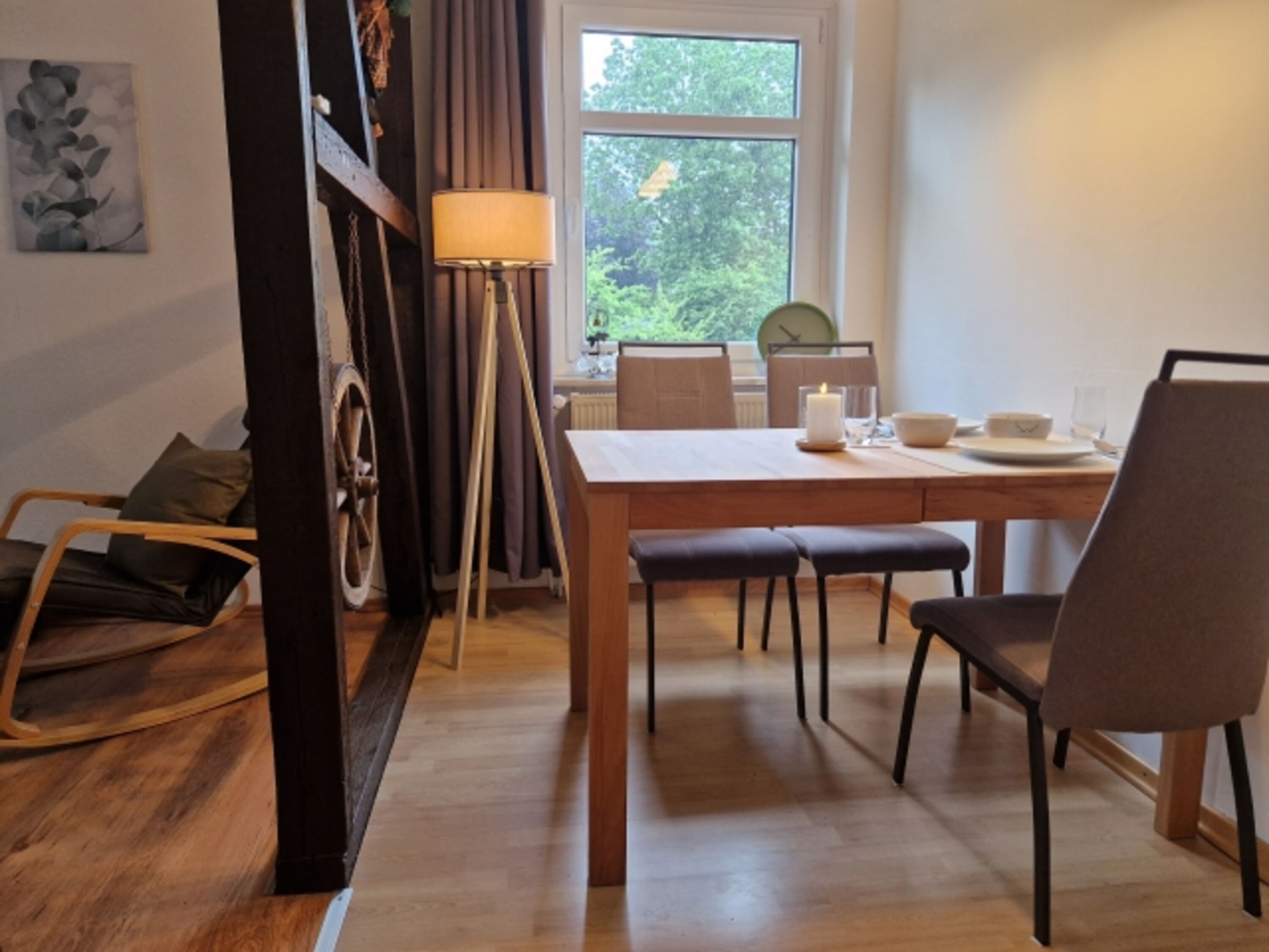 Blick zum Eßtisch von der Küche
