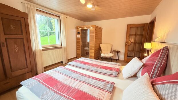 Schlafzimmer mit Infrarotsauna hochparterre