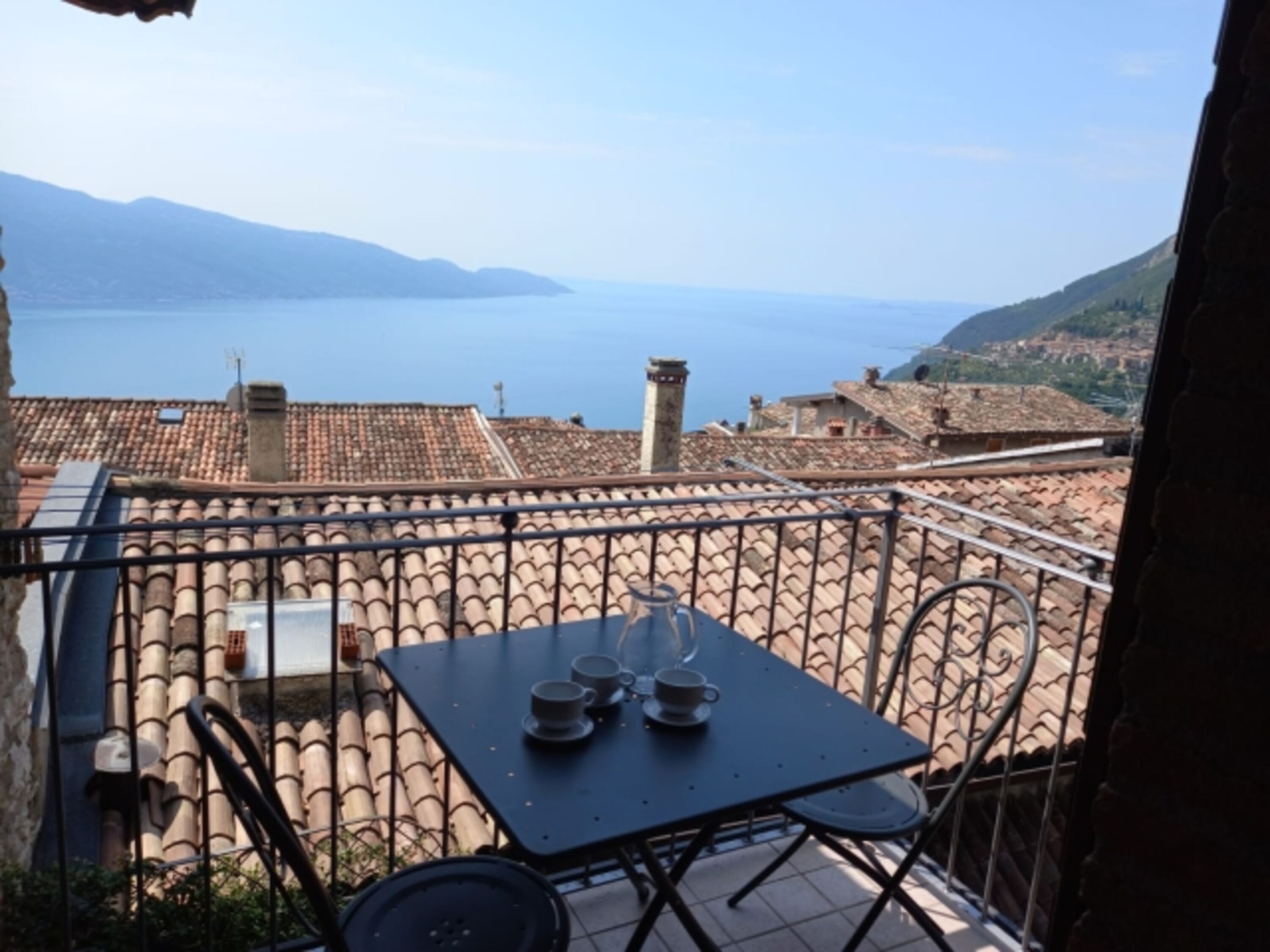 Balkon mit traumhaftem Seeblick