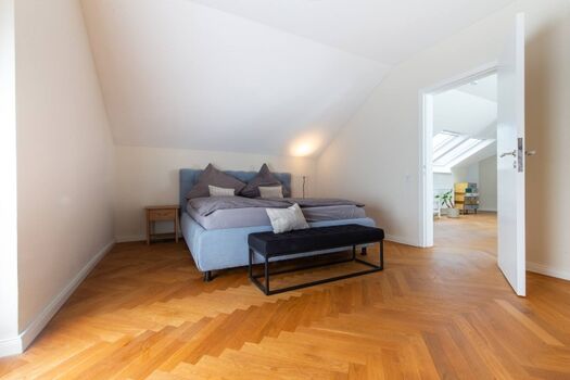 Schlafzimmer 2 mit Kingsize-Doppelbett