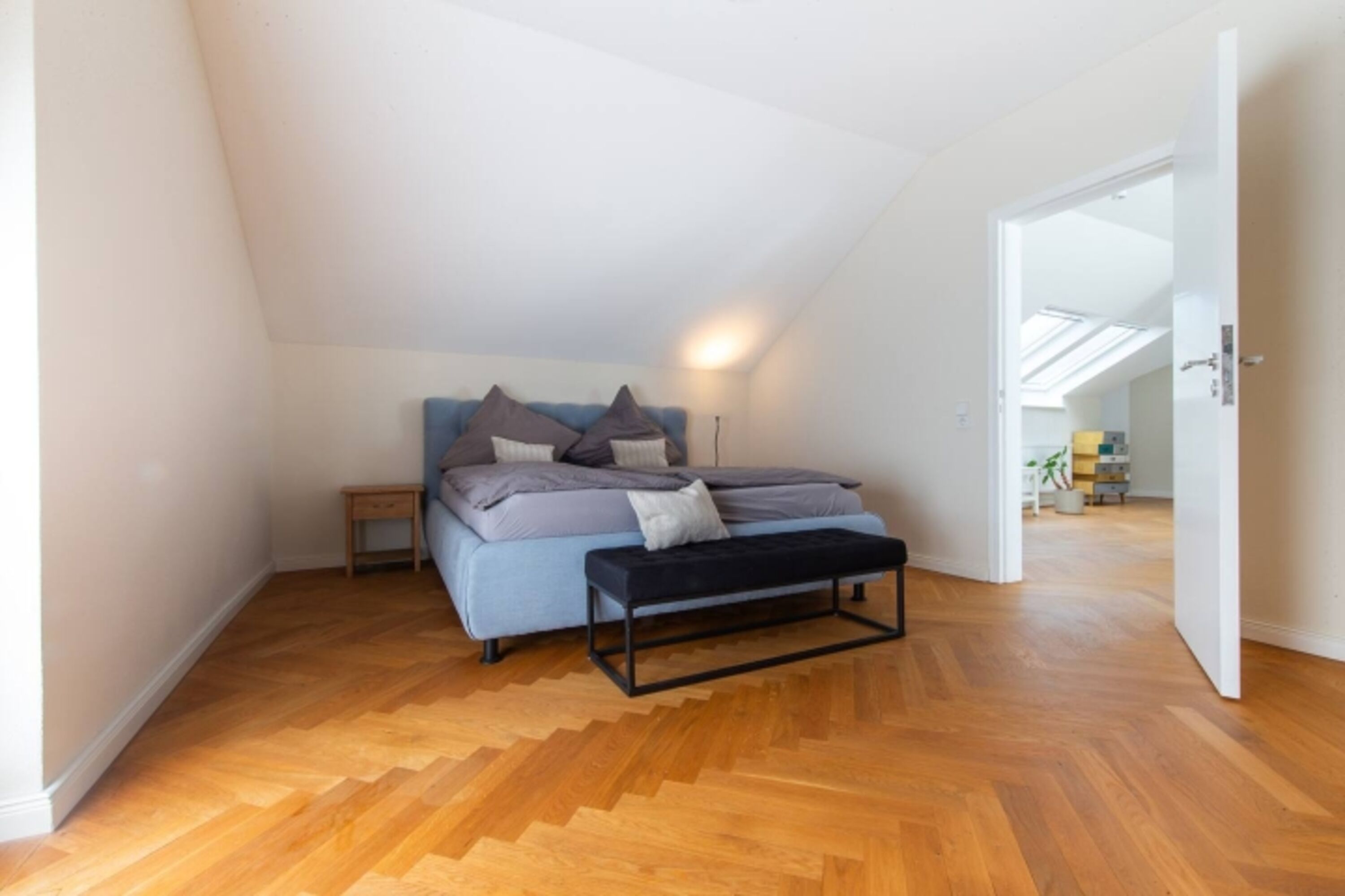 Schlafzimmer 2 mit Kingsize-Doppelbett