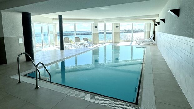 gemeinsames Schwimmbad im Nebengebäude