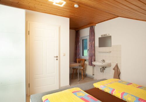 Schlafzimmer mit Doppelbett