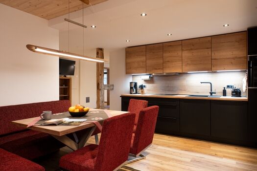 Ess/Sitzecke mit Küchenzeile