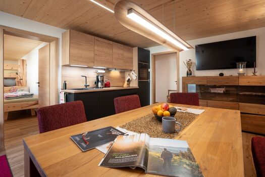 Ess/Sitzecke mit Küchenzeile