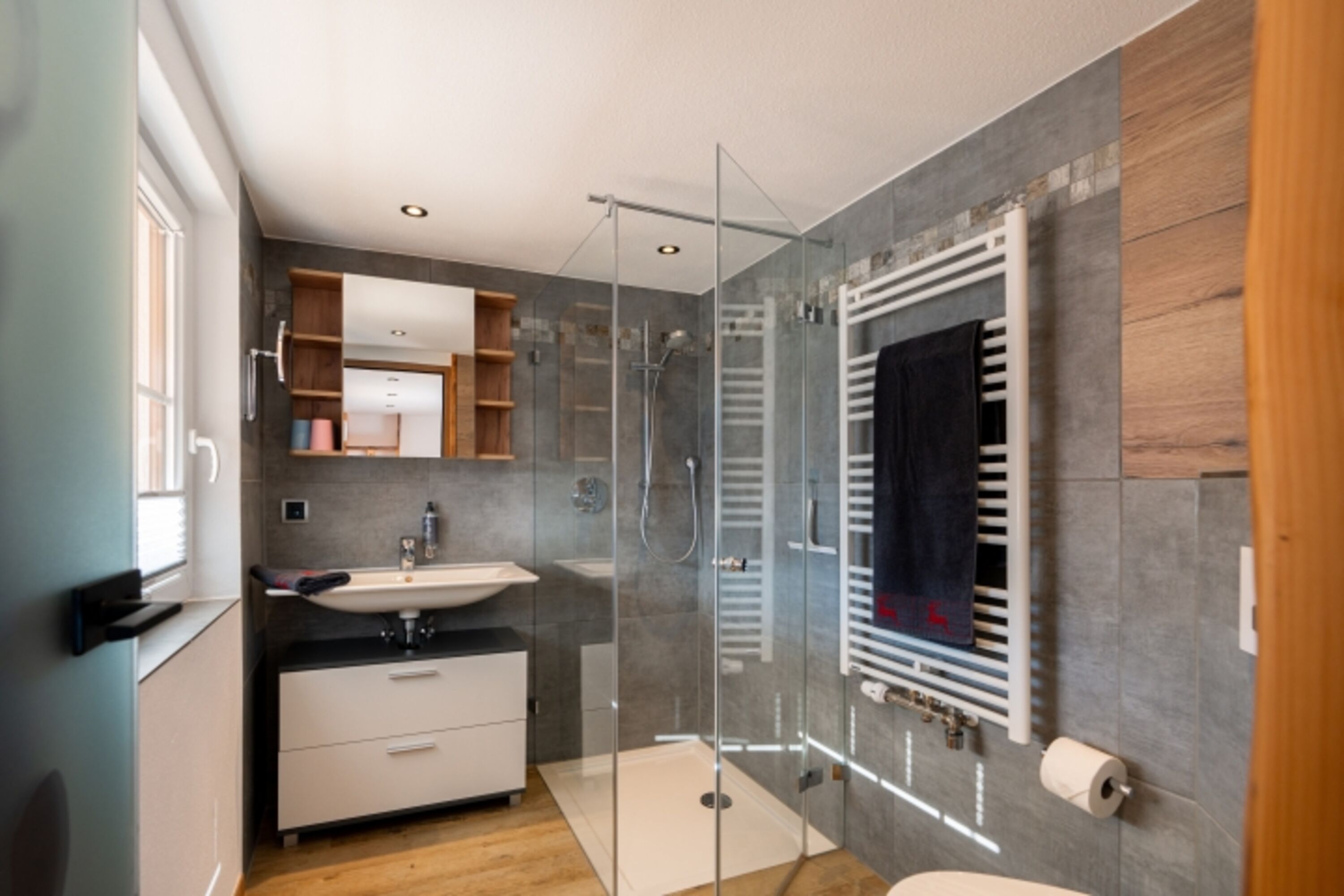 Badezimmer zu Schlafzimmer 1