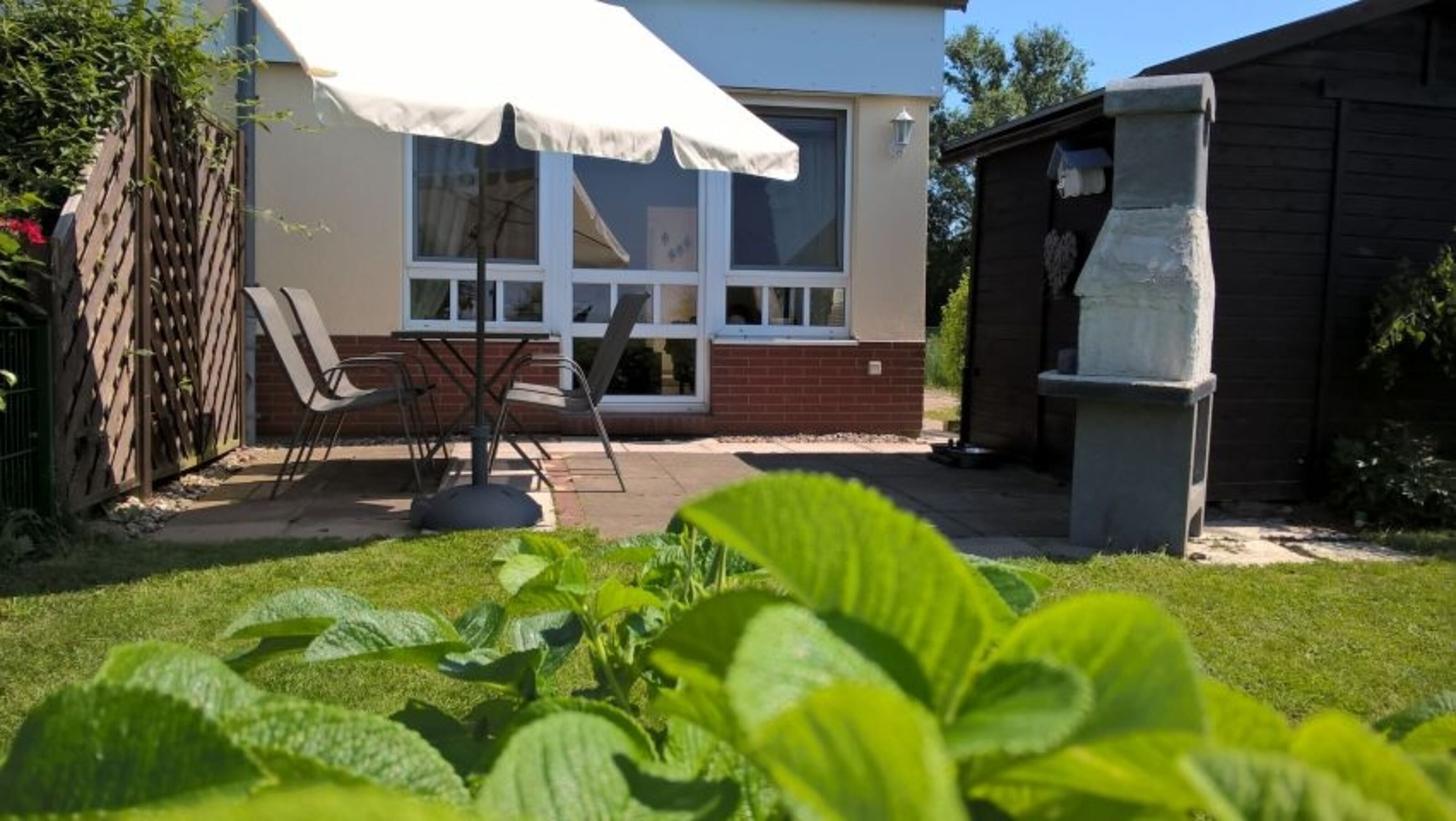Terasse mit Grillkamin