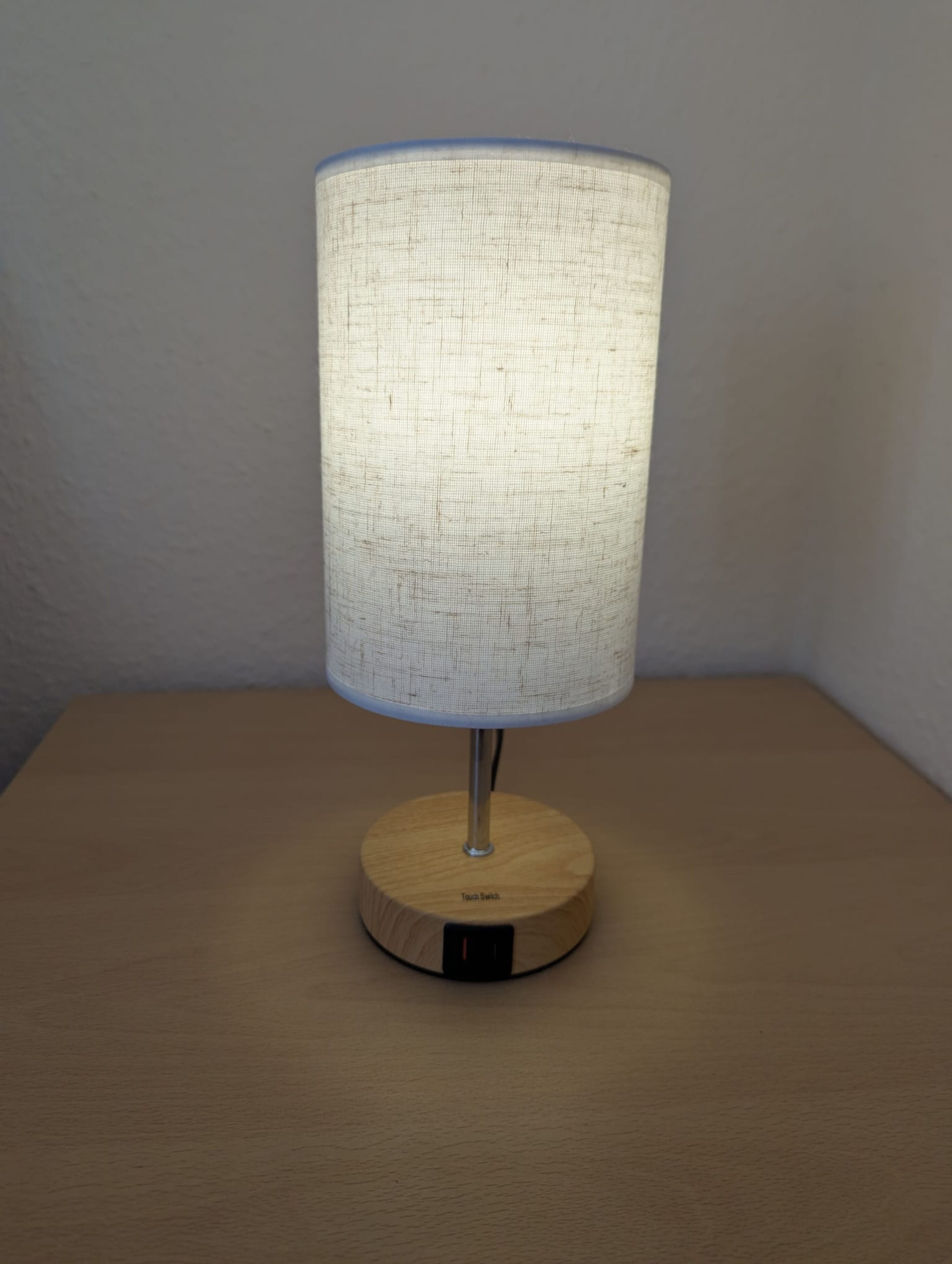 LED Touchlampen mit USB C und USB A Anschluss an jedem Bett