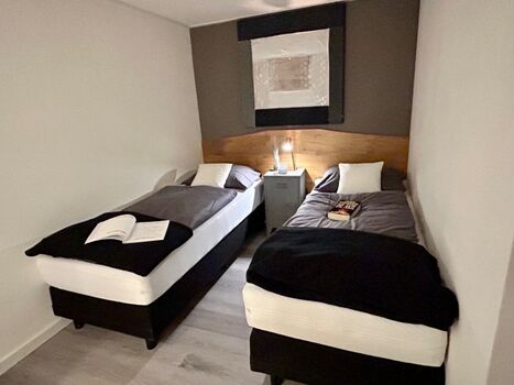 Im 2. Schlafzimmer befinden sich zwei Einzelbetten.