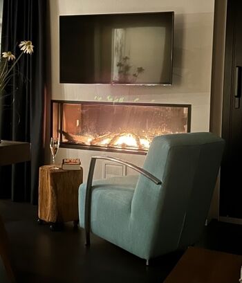 Entspannen kann man am Gaskamin.