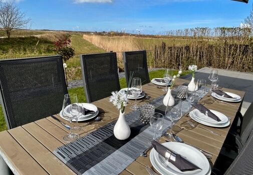 mit Panoramablick bis zum Leuchtturm