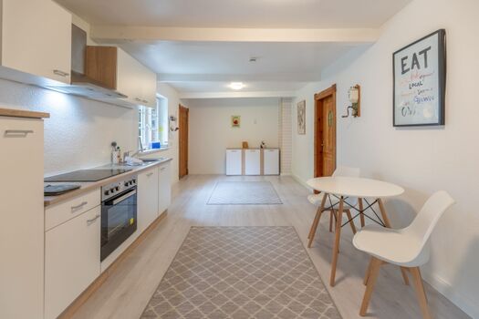 Geräumige helle Küche 