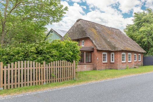 Schönes Reethus mit ländlicher Ruhe und modernem Komfort