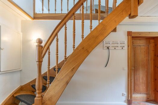 Treppe ins Obergeschoss