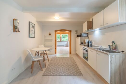 Geräumige helle Küche 