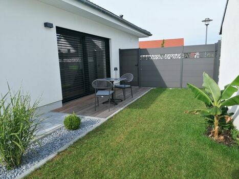 kleine Seitenterrasse