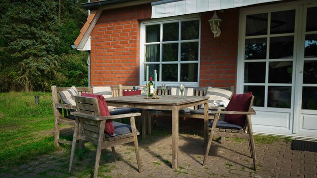 Terrasse mit Esstisch
