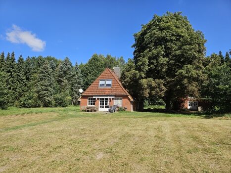 75.000 qm großes eingezäuntes Naturgrundstück mit Ferienh ...