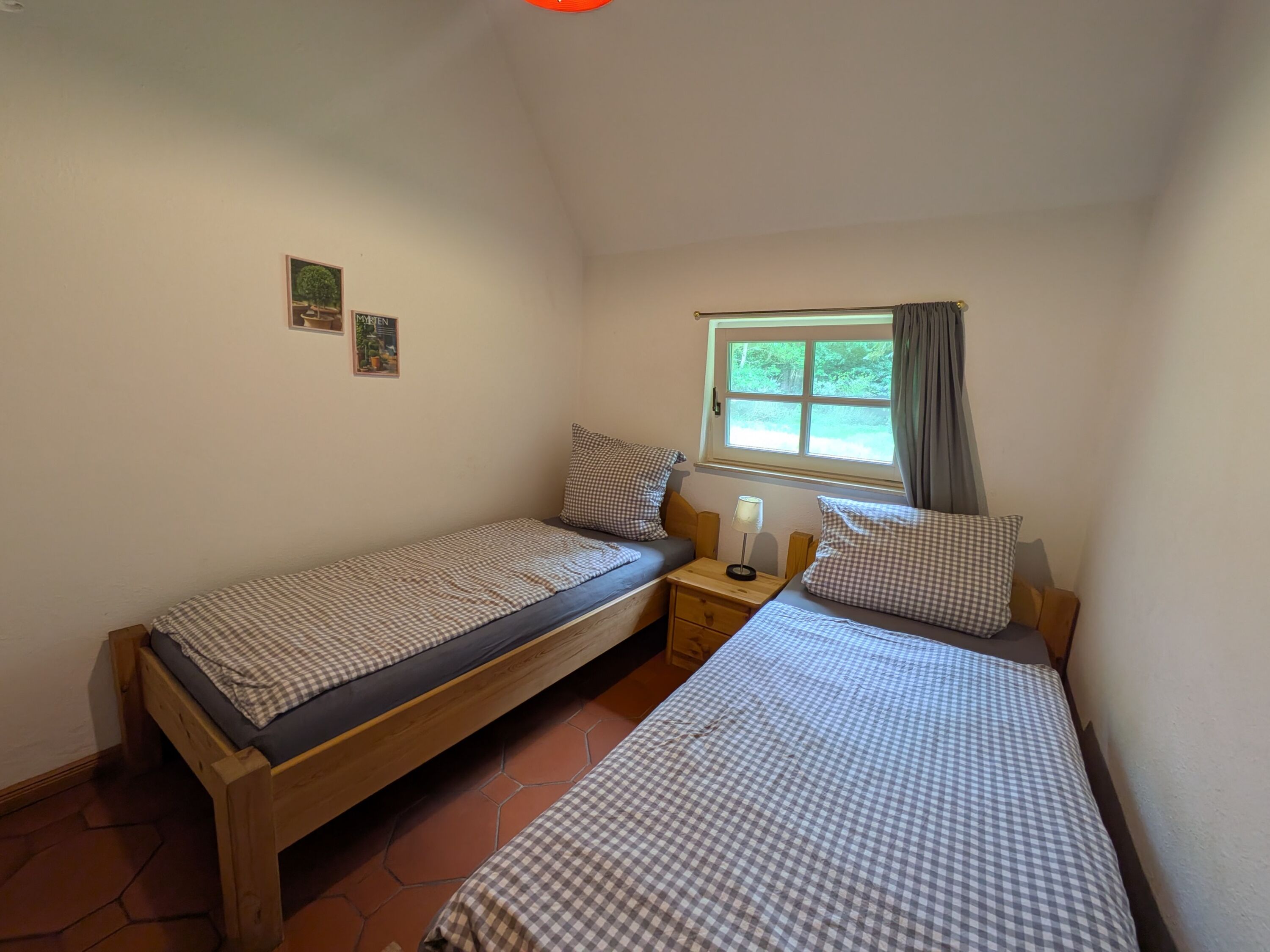 Schlafzimmer mit 2 Einzelbetten