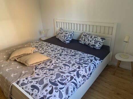 Schlafzimmer mit Doppelbett