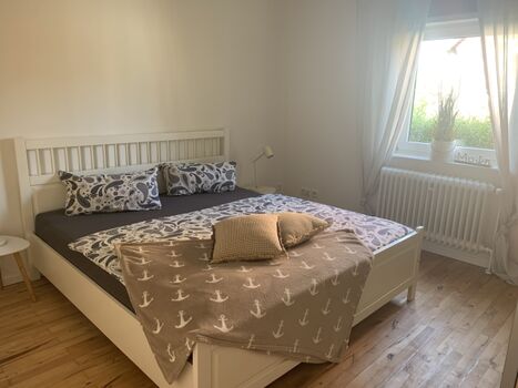 Schlafzimmer mit Doppelbett