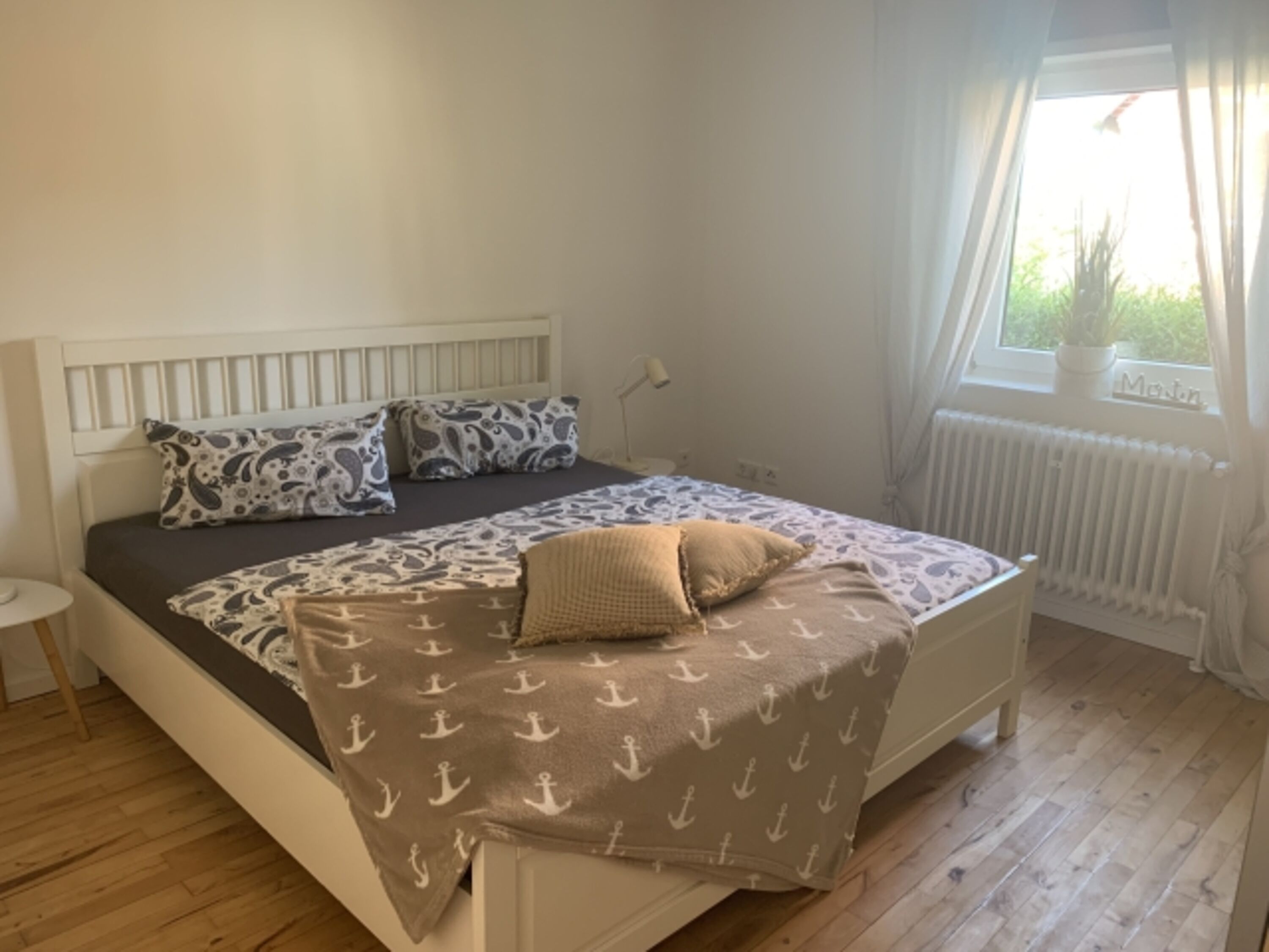 Schlafzimmer mit Doppelbett