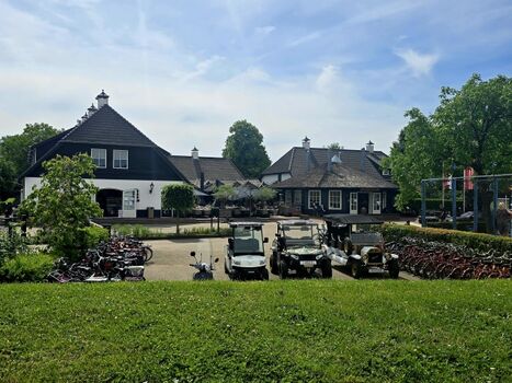 Blick auf das Restaurant mit großer Außenterrasse