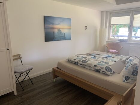Das Schlafzimmer im hinteren Bereich der Ferienwohnung.