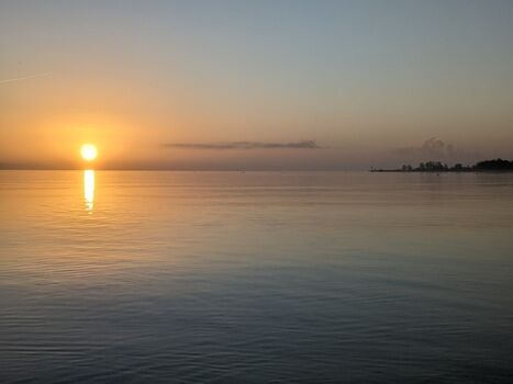 Sonnenaufgang über dem IJsselmeer