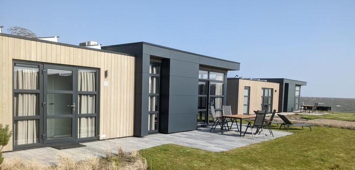 aus dem Garten ist es nur ein paar Meter zum Ufer