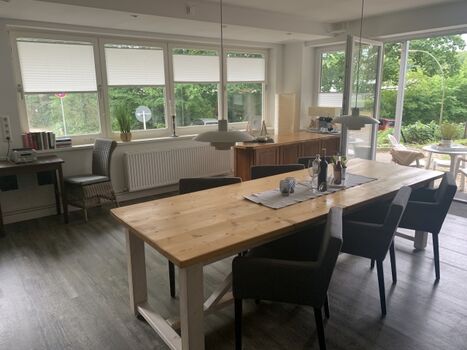 Helle Ferienwohnung am Wasser.