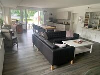 Ferienwohnung Classiccar liegt direkt am Yachthafen von Glü ...