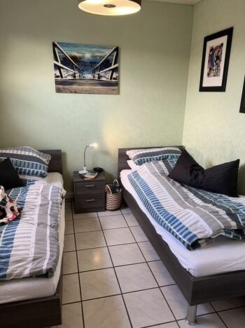 Schlafzimmer mit Einzelbetten