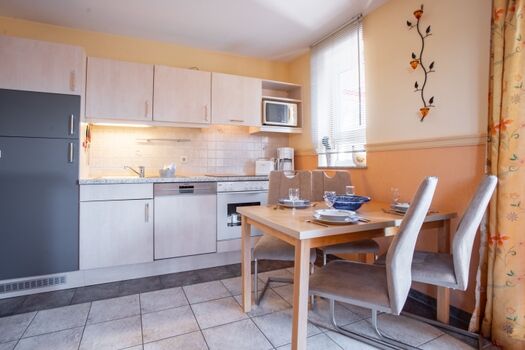 Küche mit Essbereich